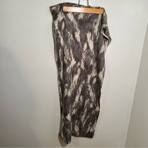 MICHAEL Michael Kors Infinity Scarf Cream Gray Geometric - Picture 4 of 10